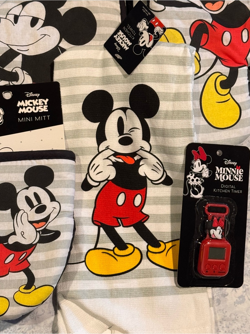 Disney Mickey Mouse Kitchen Linens Set - Picture 4 of 8